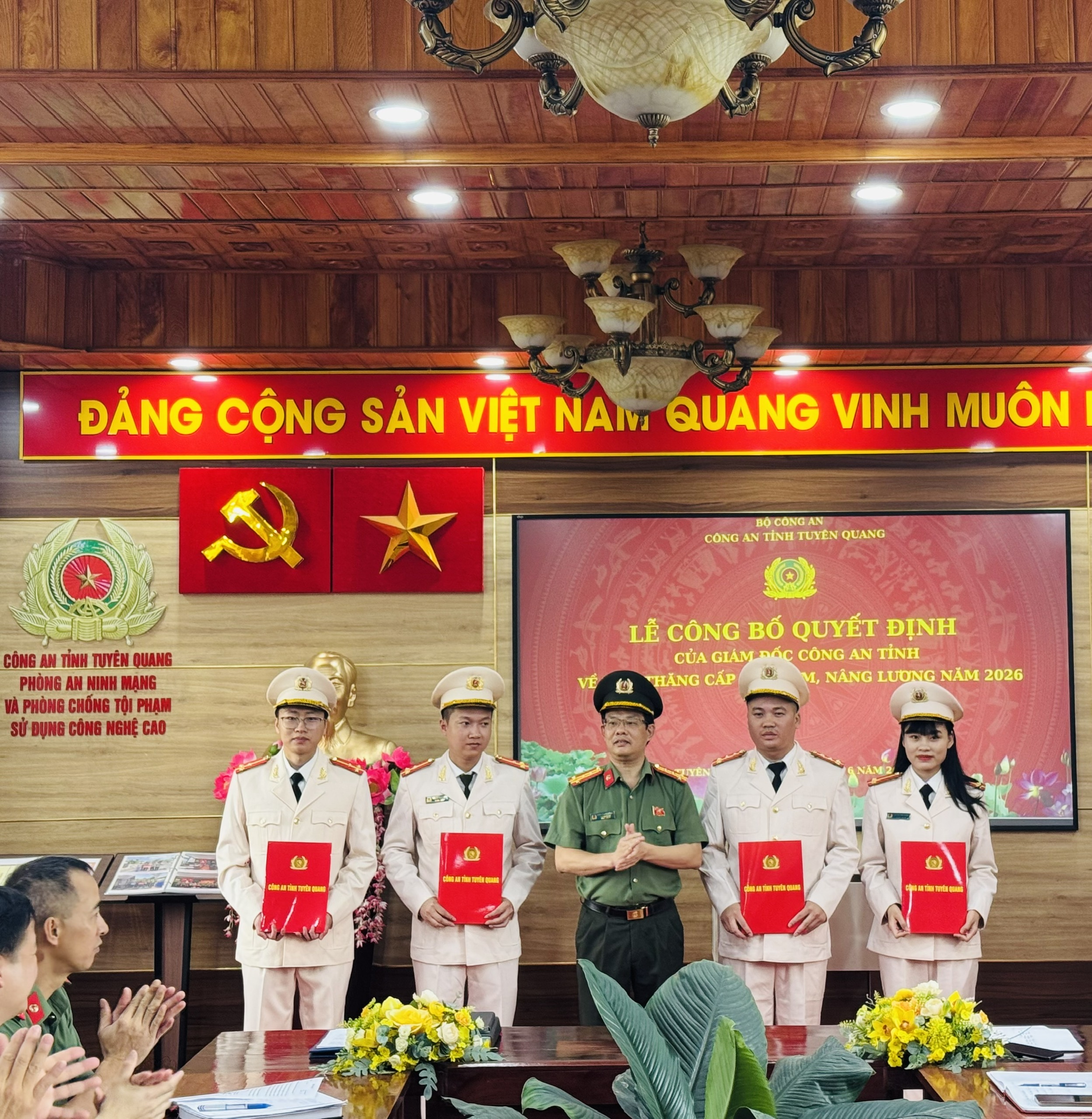 Đồng chí Đào Trung Dũng, Trưởng phòng chúc mừng