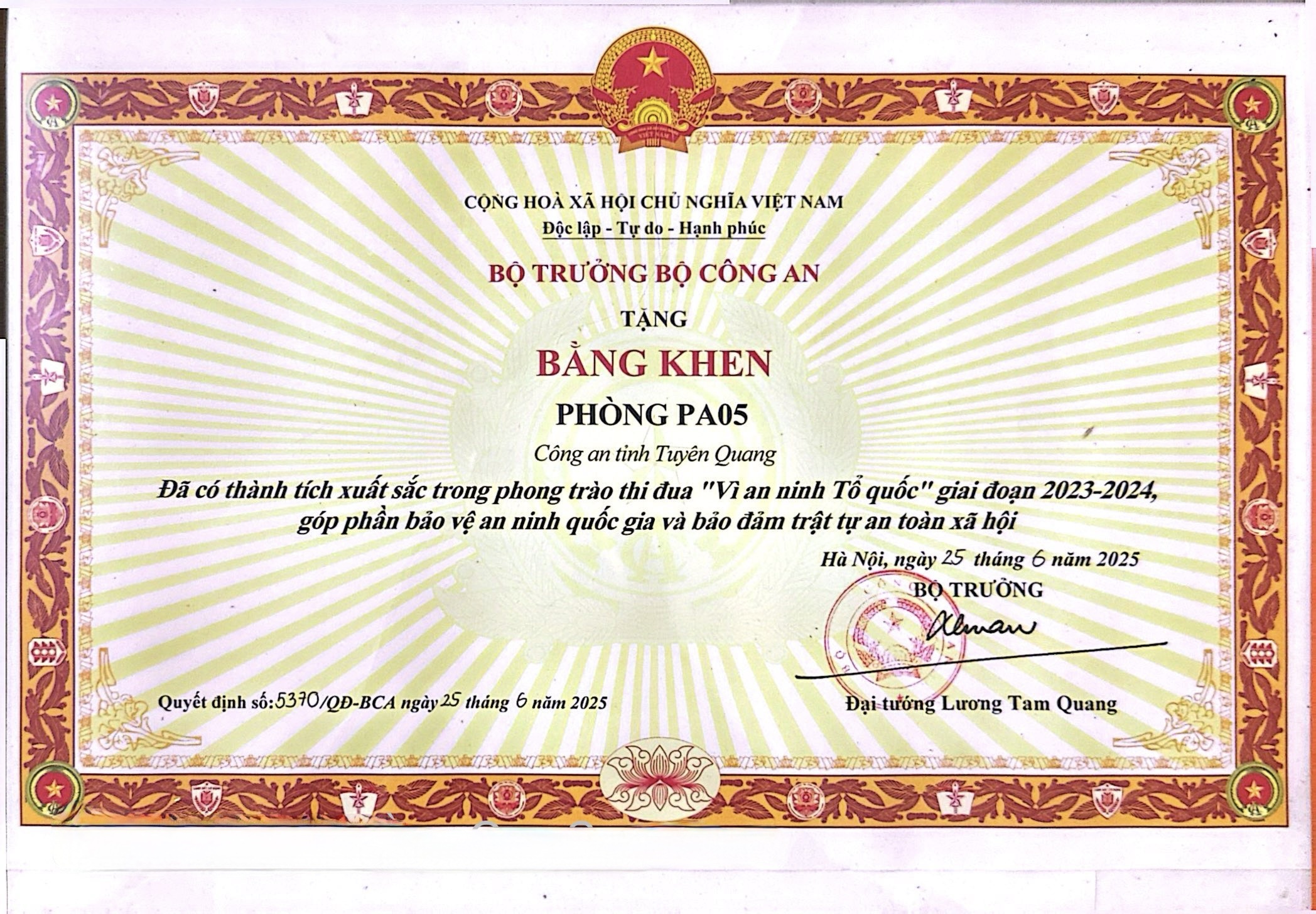 Bằng khen của Bộ trưởng Bộ Công an trao tặng