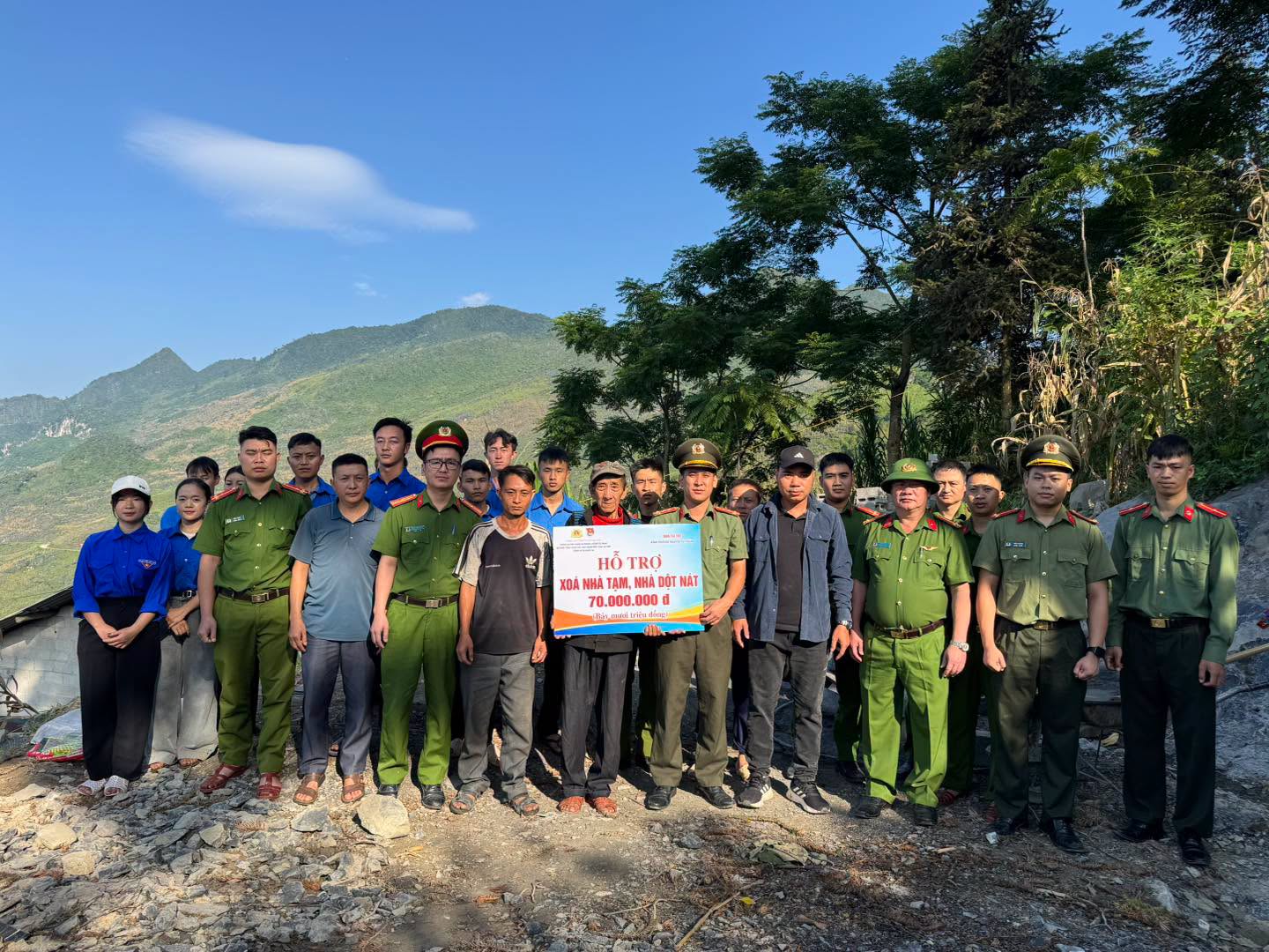 Hoạt động xóa nhà tạm, nhà dột nát tại xã Khâu Vai, tỉnh Tuyên Quang